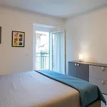 Guesthost - Charming 3-story Lakefront شقة ليرنا