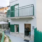 Guesthost - Charming 3-story Lakefront شقة