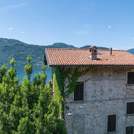 Guesthost - Charming 3-story Lakefront Daire Lierna