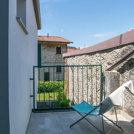 Daire Guesthost - Charming 3-story Lakefront *
