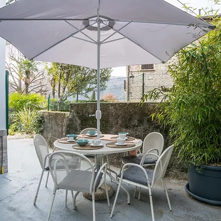 شقة Guesthost - Charming 3-story Lakefront