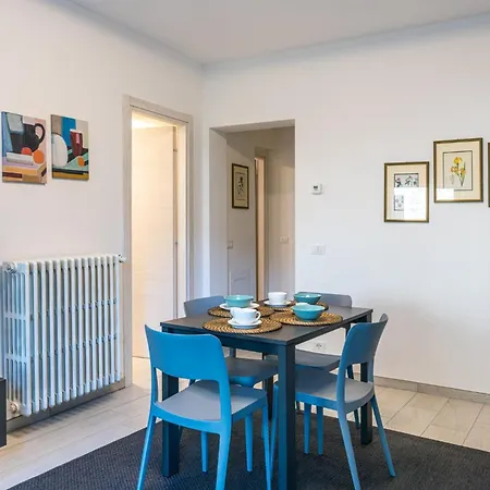 Guesthost - Charming 3-story Lakefront شقة