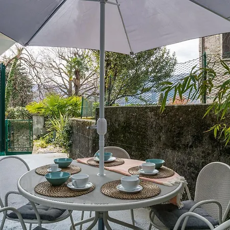 Daire Guesthost - Charming 3-story Lakefront