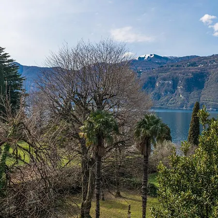 Daire Guesthost - Charming 3-story Lakefront Lierna
